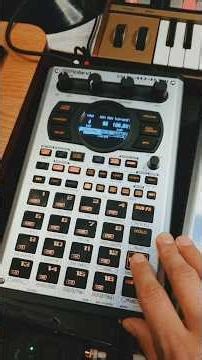 super quick loops part 5 #sp404 #beatmaking #lofi #sampling #musicproducer #fingerdrumming #synth