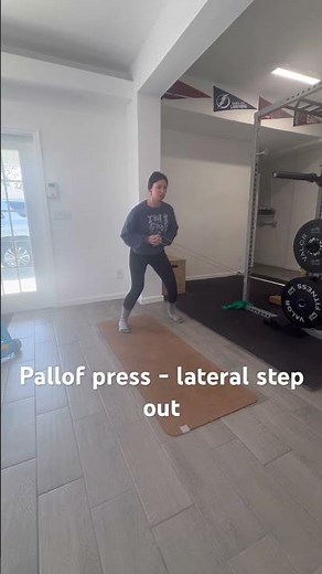 Pallof press - lateral step out