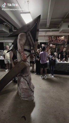 Creepy Pyramid Head Costume at CreepyCon | Silent Hill Cosplay