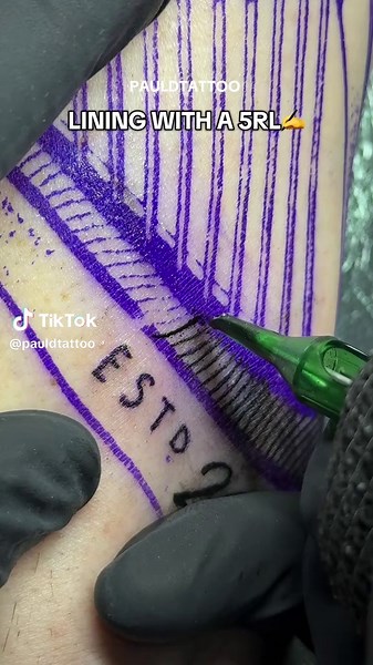 Lining with a 5rl✍️ #tattooing #tattoo #tattooideas #satisfyingvideos #fyp