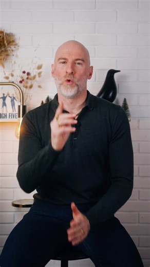 🌕 Et si votre montre suivait les cycles de la Lune ? C’est l’une des fonctions proposées par certaines montres. En horlogerie, on parle de complication. Aujourd’hui, on vous propose de découvrir notre sélection de 5 montres à phase de lune, de la plus accessible à la plus mythique… 🚀 Regardez jusqu’à la fin pour découvrir LA reine des montres lunaires et dites-moi : laquelle vous fait lever les yeux vers les étoiles ? 👉 Que pensez-vous de la phase de lune ? #Montres #Horlogerie #phasedelune |