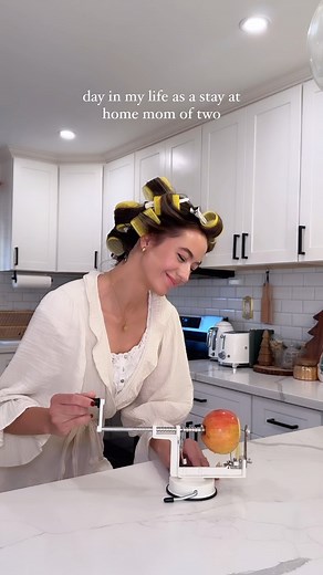 day in my life as a stay at home mom of two 🤍 #sahm #homemaker #homemaking #ditl #homeschool | Alexia Delarosa