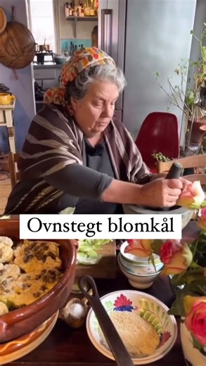 Camilla Plum on Instagram: "OVNSTEGT BLOMKÅL Du kan finde frø til mange sorter blomkål samt saltede capers, peber og citrusfrugter i netbutiken (link i bio)"
