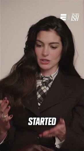 How Anne Hathaway became an ARSENAL fan ⚽️