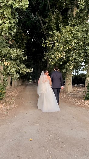 An Armstrong Adventure 💕 Where a Perfect Wedding Theme Came to Life! Bride: @yaya_mariah_renee Photography: @photosbycatrease Bar: @orange_blossomevents Rentals: @bohemianrevolution67 Venue: @historicsevensycamores #RusticVenue #FallBride #WeddingInspo #WeddingDetails #WeddingAesthetic #weddingvenue #weddinginspiration | Historic Seven Sycamores Ranch