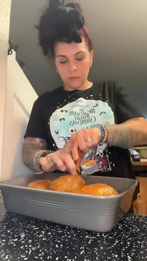 Watch me cook 👩‍🍳 2 different GhEtto meals for my 6 kids 🥹 realistic cooking 🧑‍🍳 with a Mother 👩 of f Many 😍 and a grandma 👵 to some ❤️ #fypviralシ #fypシ #momlife #foodie #momof7 #mystory #cookingtime #cookwithme #cookingathome #life | Brittany Baez
