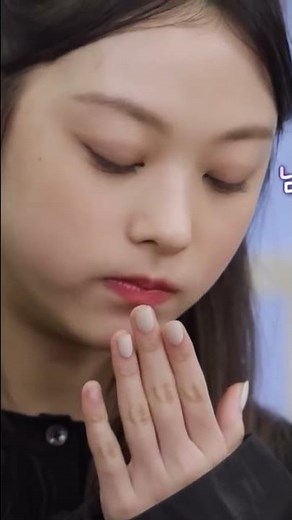 [뉴진스 해린] 강해린 배부르고 졸리지만 미션은 해야한다