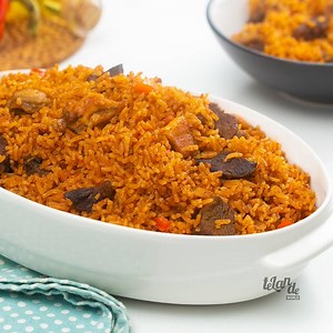 BEEF & CHICKEN JOLLOF RICE If jollof rice were to be a movie... the beef and and chicken will be bonnie and clyde🤣 different personalities but pair perfectly well together! You will definitely want to finish this jollof movie oo😅 | Telande