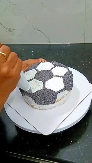 Football lovers… this cake is for you! ⚽🎂🔥Sports theme cake… simple & Easy technique! ⚽🎂