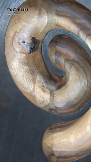 Workshop »Drechseln einer Spiralschale« mit Michal Hanula in der DICTUM Drechselwerkstatt