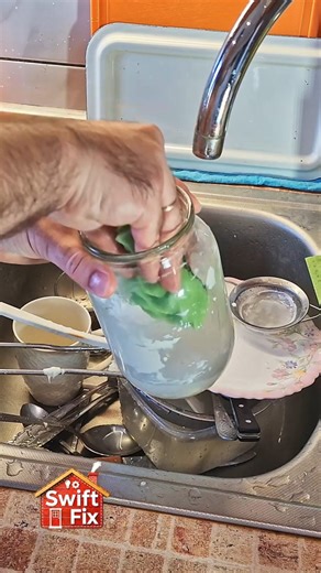 How to Wash a Narrow Jar Using a Sponge and a Fork 🧽🍴 #cleaninghacks #howto