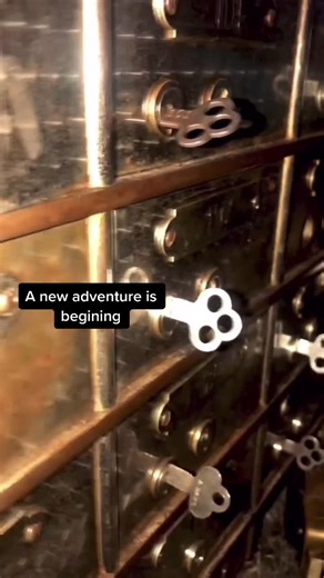 #selftaught #unboxinghistory #exploration #abandon #estate #creepy #historytiktok #strange #old #curiosity #dumpsterdiving @snmfitnessolutions