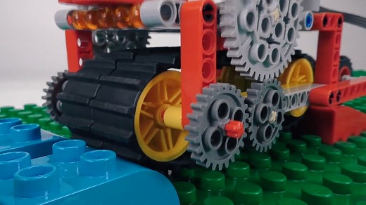LEGO Track Crawler Obstacle Course by Dr. Engine https://bit.ly/3aoGXtt | Beyond the Brick