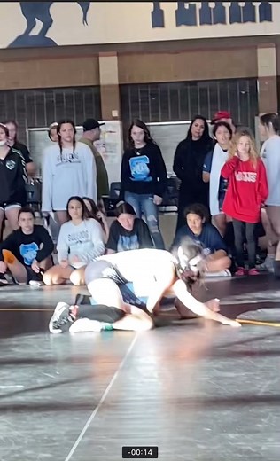 idk what I expected but it wasn’t that😟 #oilchecked #wrestling #womenswrestling #femalewrestler