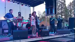 Kailash executando suas composições durante o show de Don Carlos Reggae | Point do Reggae