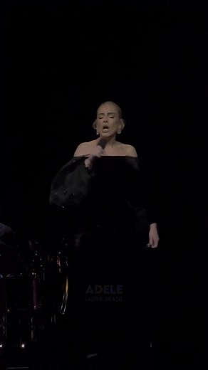 Descubra a Perfeição de Adele em 'Hold On' com Tradução