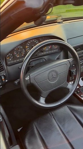 Classic Elegance: A Glimpse Inside a Mercedes-Benz R129 SL