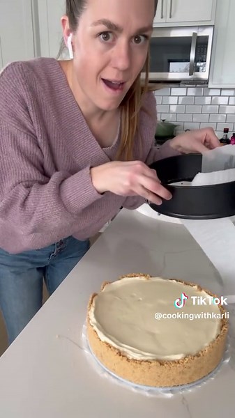This No Bake Cheesecake is SLICEABLE, fast and fool proof! You’ll never want Cheesecake any other way!🙌🏻 Search ‘no bake cheesecake’ using the link in my bio for the full recipe! #cheesecake #nobake #nobakedessert #easy #easyrecipes #foodie #foodblogger #sweettooth #baking #bakingathome