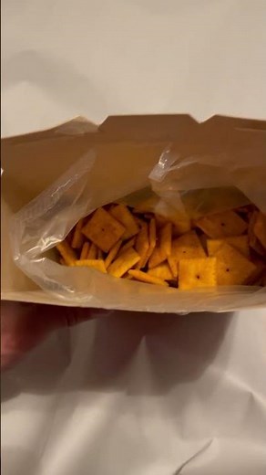 Reviewing the New Hot & Spicy Cheez-Its￼