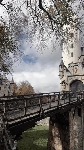 Lichtenstein Castle, often called the “Fairy Tale Castle of Württemberg,” is a dramatic 19th-century fortress perched on a cliff in the Swabian Alps of southern Germany. Inspired by Wilhelm Hauff’s romantic novel Lichtenstein, the current castle was built between 1840 and 1842 by Duke Wilhelm of Urach, a descendant of the royal family of Württemberg. Though a medieval-style structure, the castle is actually a Neo-Gothic masterpiece, designed to capture the spirit of the Middle Ages. It features