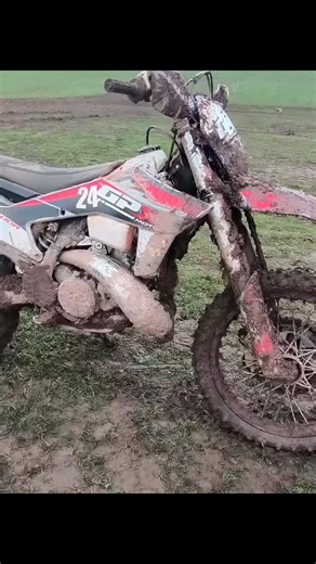 🎁🚀Last Sunday we took the GPX race bike to a tough hard Enduro laid out by WOR events near the picturesque Stourport. I chose to ride the 2026/7 TSE300R and boy it ran well. 🌟The course contained very challenging muddy up and downhills and on the first lap some needed multiple attempts. It was all about digging deep. 🌟It was a very enjoyable event lasting 3.5hrs. I didn't need to pit for fuel which was a first for me. The TSE was more economical than I expected. ⭐The bottom end power is stro