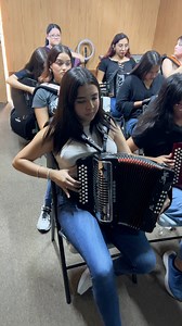 Clases de #acordeón para mujeres !! #tocandoacordeon #ensayo | Clases de Acordeón Academia Escala CA