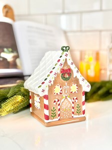 3.9K views · 18 reactions | Nothing says cozy season like a gingerbread wax melt ✨ Warm, sweet, and so nostalgic 癩 The perfect little holiday upgrade (and such a cute gift idea!) Save this inspo for later! #amazonfinds #homedecor #christmasdecor #christmasgiftideas | Everything Envy | Facebook