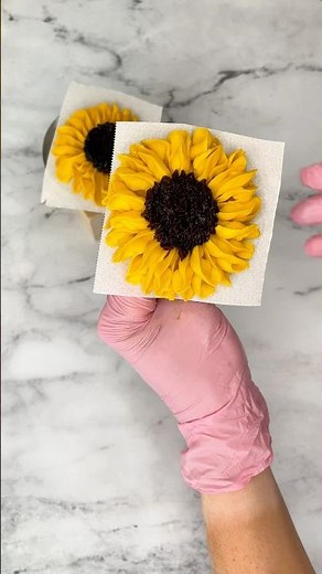 How to pipe a buttercream sunflower! 🌻 #sunflower #piping #buttercream #flowers #shorts #cupcakes