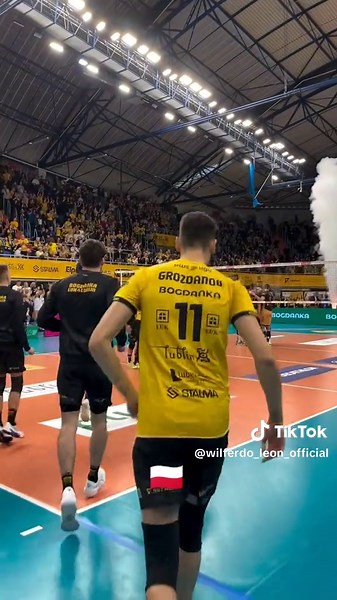 VOLLEYBALL 🇵🇱 SUPER LEAGUE WILFREDO LEON SUPER SPIKE 🇵🇱#volleyball #fan #volleyballplayer #wilfredo #leon #superleague #volleyballgame #volleyballworld #fouryourpage #fouryou 🇵🇱
