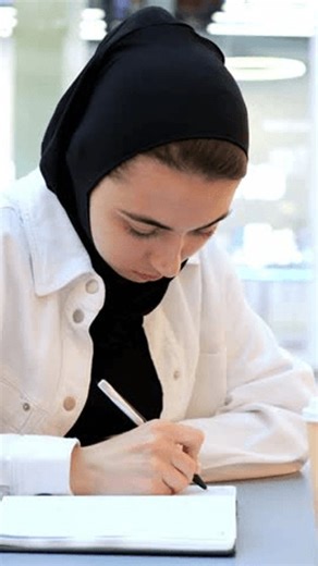 clip-4020414737-library-scene-diligent-muslim-woman-dedicated-scholar