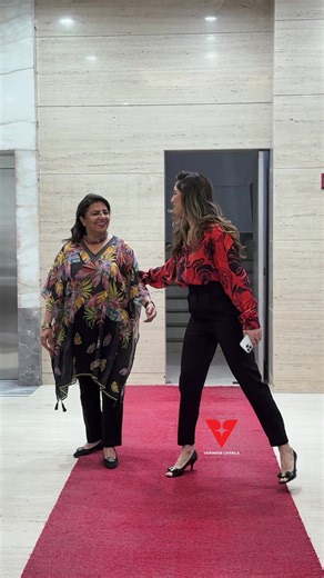 23K views · 143 reactions | Actress Anusha Dandekar spotted in Andheri after wrapping up a podcast with Madhu Chopra (Priyanka Chopra’s mom) #AnushaDandekar | Varinder Chawla | Facebook