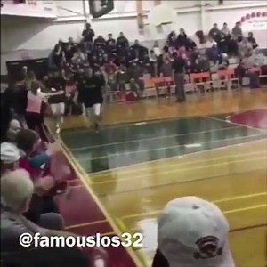 204K views · 1.9K reactions | This was almost a wheelchair game... I see a lot of torn ACLs and pulled ligaments 藍藍 | Famouslos32 | Facebook