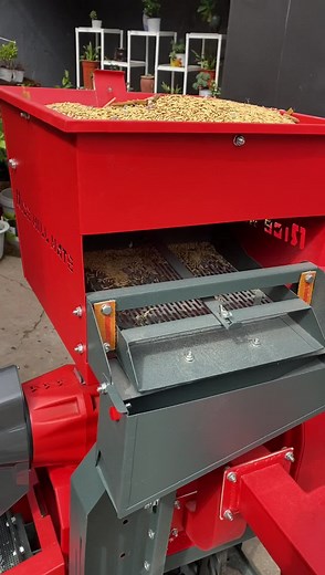 136K views · 2.1K reactions | Household multifunctional rice milling machine with 4 main functions Model No.:666-21 Pro Max II Function 1️⃣:Cleaning paddy (pick up stones,rubbles,gravel,stalk,straw,grass,weed,dirt from paddy) Function 2️⃣:Dehusking paddy (rice milling) Function 3️⃣:Separating broken rice from whole rice Function 4️⃣:flour milling (crush spices ,chili ,grains ,cereals ,dry straw ,herbs into fine and smooth powder ) | Dawn Agro Machinery | Facebook