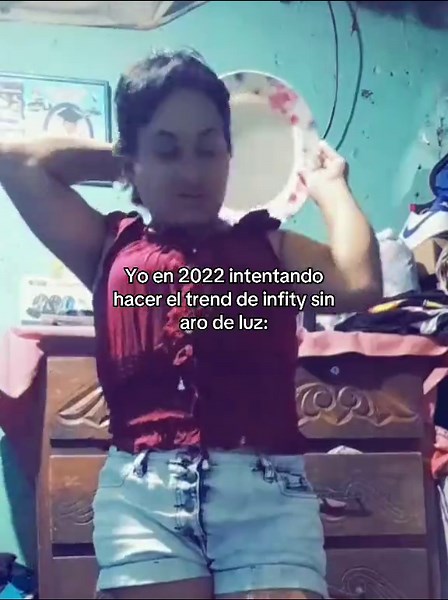 Yo en 2022 intentando hacer el trend de infity sin aro de luz: #fyp #humor #honduras #viral #parati el platooo🤣🤣🤣