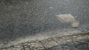 Heavy Rain Falling Creating Splashes Water Stock Footage Video (100% Royalty-free) 3813558815 | Shutterstock