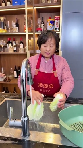 出来工作后，大家都多久没有回家陪父母了？公司一位员工连续4年多没有回家见父母了，知道原因后我眼里的泪已经忍不住了……#记录真实生活#游子#亲情#妈妈的味道#我的生活日记