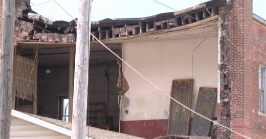 Nobody injured after partial building collapse in downtown Waterloo