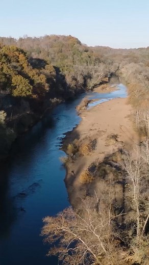 0 Parsons Bend Road 118 Acres in Maury County Offered at $2,000,000 Discover 118 acres on the Duck River in Maury County, offering nearly 1,900 feet of river frontage and quintessential Middle Tennessee scenery. The land moves beautifully from level ground to softly rolling hills, highlighted by a hilltop building site with views over neighboring farms. A second potential homesite near the water lets you create a true riverfront retreat. With its mix of topography, long views, and direct river a