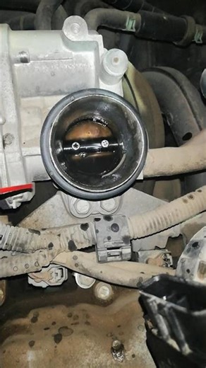 Toyota vitz 4 cylinder throttle dust problem and cleaning. #automobile #mechanic#throttle