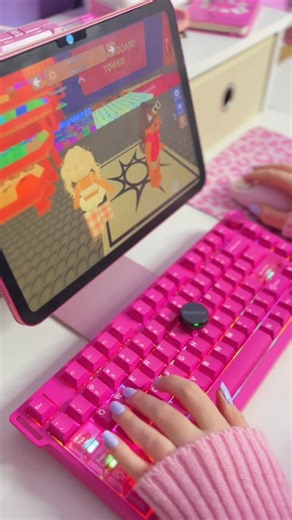 DaizeDreams on Instagram: "I GOT MY KEYBOARD AND MOUSE TO WORK ON THE IPAD FOR ROBLOX!!! 🤯 The new iPad OS update has enabled keyboards and mice to work with Roblox!! #roblox #asmr #asmrsounds #keyboard #gaming"