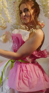 Unlock the secrets of model photography with this behind-the-scenes video, showcasing the training and techniques used by professional photographers and models