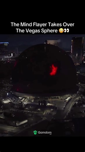 The Las Vegas Sphere lit up with a Stranger Things inspired display, featuring the terrifying Mind Flayer creeping across the massive screen. The visuals alone looked like something straight out of the Upside Down, and people who witnessed it live said it felt unreal. No CGI — this is a real 360° LED exterior capable of displaying lifelike scenes visible from miles away. No copyright intended. All rights belong to their respective owners. Follow @benchboosttv for more daily content. ⸻ Hashtags #