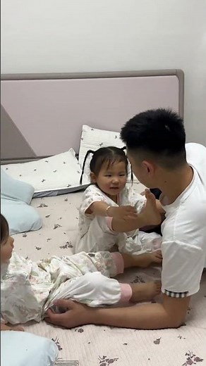 Both children are fighting for dad, what should I do?