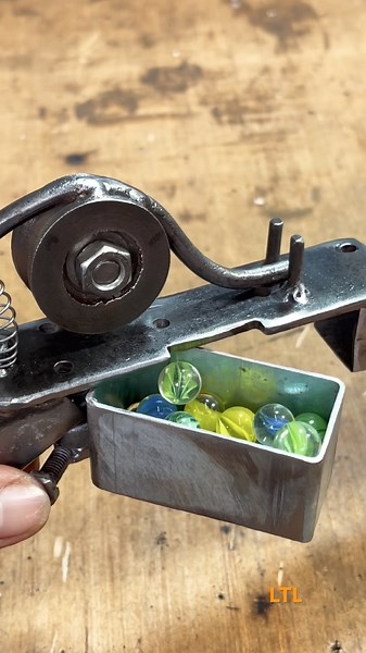 Unique idea for slingshot # Craft metal # Simple mechanism # DIY