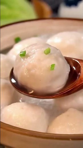 Making a delicious stuffed fish ball soup