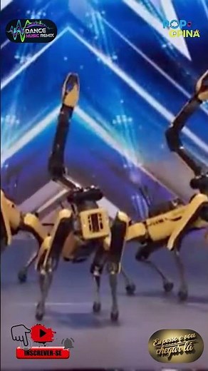 Robôs dão um show de dança no palco e surpreendem a todos!