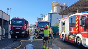 Desconfinados los vecinos de Zuera y San Mateo de Gállego, en Zaragoza, tras el incendio en una empresa química