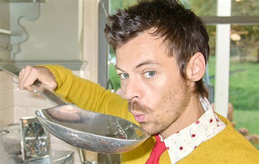 Watch Harry Styles perform ‘Dance No More’ and ‘Coming Up Roses’ on ‘SNL’ and address “queerbaiting” accusations