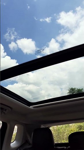 Jeep Compass com teto solar, como é por dentro?