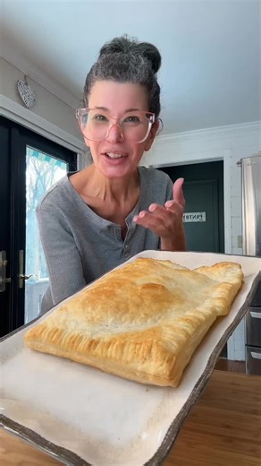 This sweet pastry pillow is for sugar lovers. It’s sweet. I mean REALLY SWEET! #sweettooth #pastry #marshmallow | Iléna Tovia